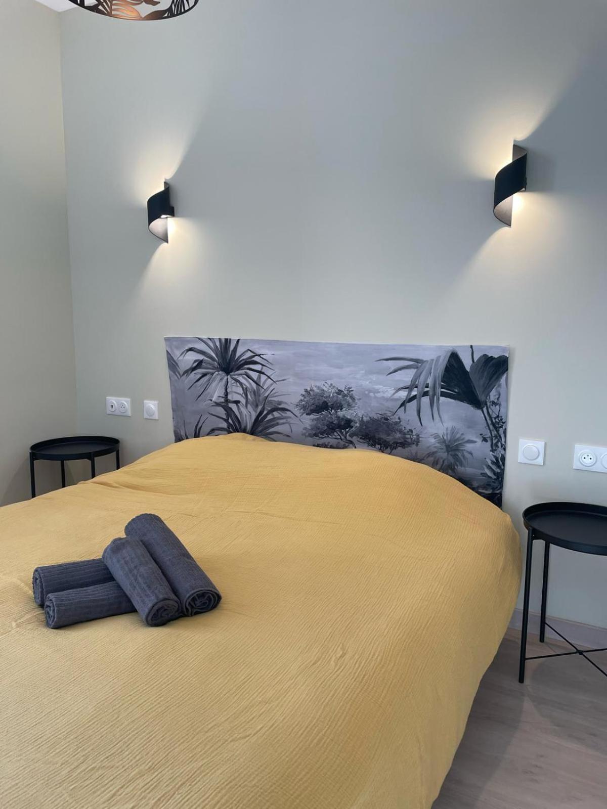 La Chapelle Apartment Bourges Bagian luar foto